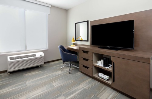 San Diego Hotel | Hampton Inn & Suites San Diego Airport Liberty Station