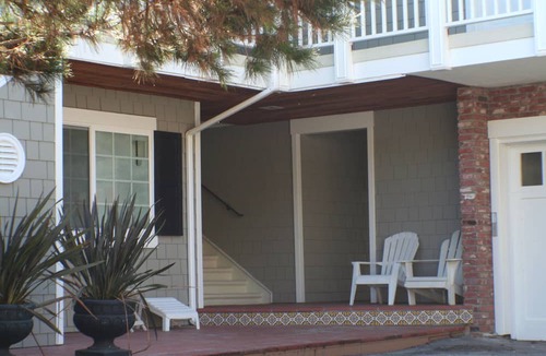 Eastern Malibu Apartment | Oceanfront Cottage on Carbon Beach -Sea Lion