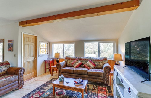 Lewiston Cottage | Updated Cabin in Lewiston Historical District!
