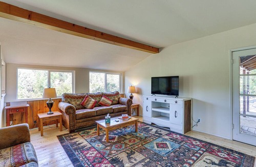Lewiston Cottage | Updated Cabin in Lewiston Historical District!