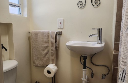 Mar Vista Apartment | Cute private Mar Vista mini room
