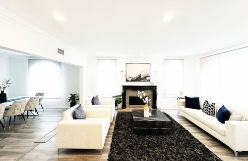 West Los Angeles House | Spacious 5BR Haven with Sparkling Pool (SY-WW)