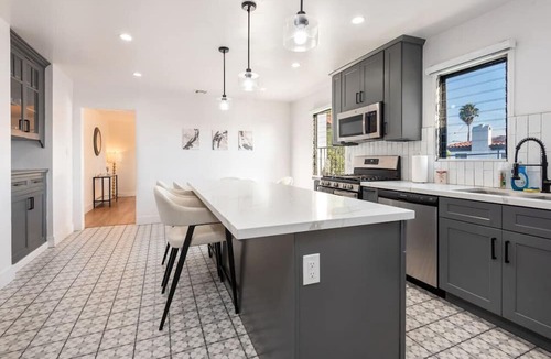 La Brea House | Luxury Spacious 4BD Duplex Upper Unit BeverlyGrove