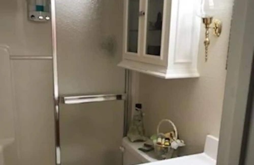 Cascade Apartment | cozy, quiet with Mountain View’s . Super friendly hosts.