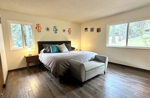Douglas City House | RETRO RIVER RETREAT