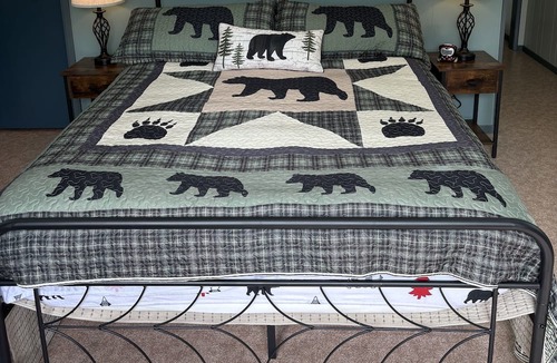 Weed House | Cozy one bedroom home in the woods 5 miles from the town of Mount Shasta.