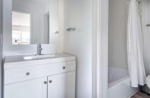 Jack London District Apartment | Modern Oakland Studio w/ A/C, near Jack London Sq, by Blueground