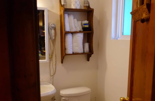 Crestline Cabin | Cozy Corner Cabin in Beautiful Crestline Ca. Walking Distance from Lake Gregory