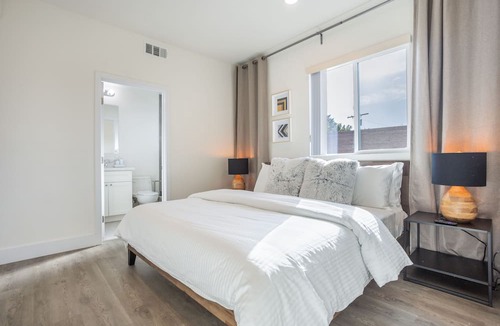 Pico-Union House | Modern Living by AvantStay | DTLA, Walk to Staples | Monthly Discount
