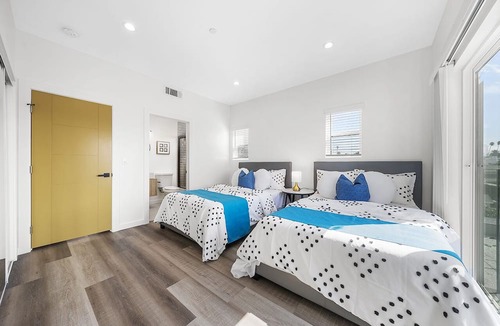 Rampart Village House | Comfort Suite Hollywood