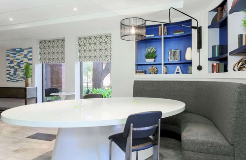 Swede Hill Hotel | DoubleTree by Hilton Austin - University Area