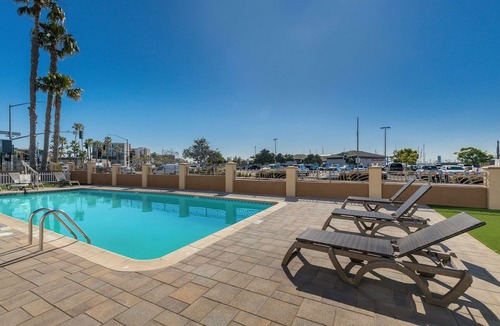 Roseville - Fleet Ridge Hotel | Comfort Inn San Diego Airport At The Harbor