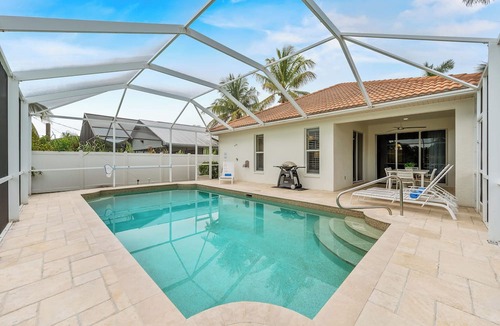 Naples Park House | Neapolitan - Newly Renovated 3-BR Luxury Home with Private Pool. Enjoy a Fully Equipped Kitchen and Free Wi-Fi