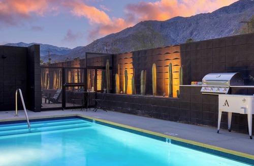 Downtown Palm Springs House | Blackhaus Suites by AvantStay
