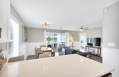 Seagrove Beach Condo | Short walk or free shuttle to wide open public beach! 3BR/2BA