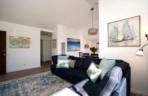 Pacific Beach Apartment | 2Bed 2Bath APT walking distance to BEACH and BAY i
