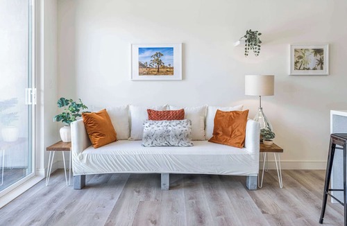 Los Angeles Condo | Walk to Universal: New Townhouse: Garage Prk'g