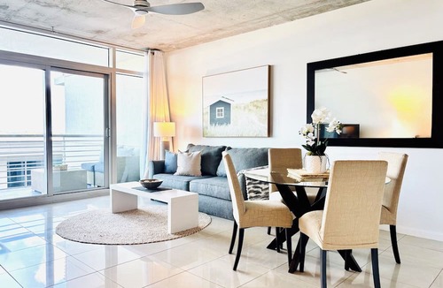 Midtown Condo | ☀ Sunset Views Pristine Rooftop Pool & Lounge Chic MIA Parking Included