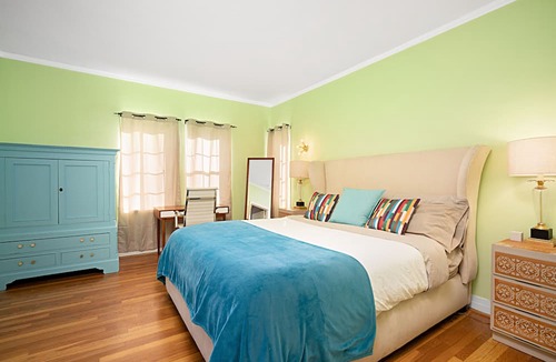 Los Feliz Apartment | Hollywood Glam + Modern Comfort at Griffith Park