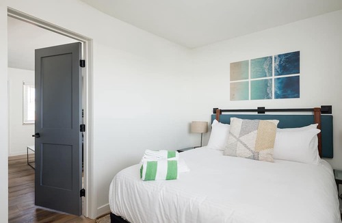 Townsite Condo | Oceanview Queen Suite Steps from the Sand (304)