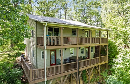 Maggie Valley House | Secluded 4 Bedroom with Hot Tub. 5 minutes to town. MC friendly and accessible!