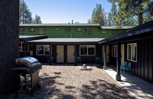 Lakeside Park Apartment | South Lake Chalet #8