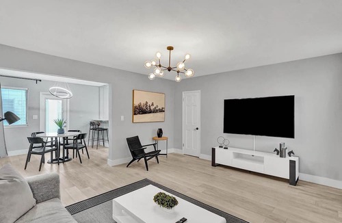 West Avenue Apartment | Queens Suite 2BD/2BA Miami Beach Lincoln Casa