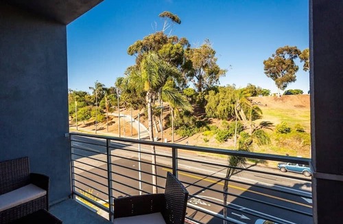 Bankers Hill Apartment | Awesome Balboa and Downtown View with Cozy Patio