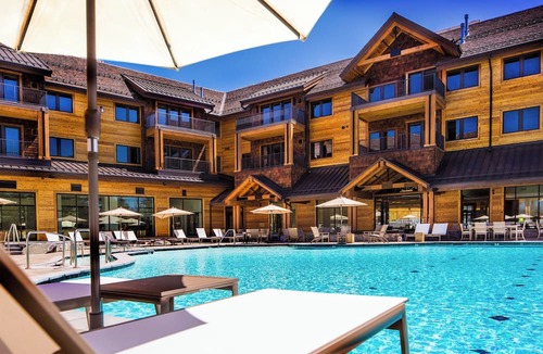 South Lake Tahoe Condo | Luxury 3Br Residence steps from Heavenly Village & Gondola