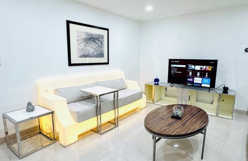 Beverly Green Apartment | Cozy Renovated 3BR STRIP next LVCC book best-Spot Sale POOL Labor Day LVCC enjoy