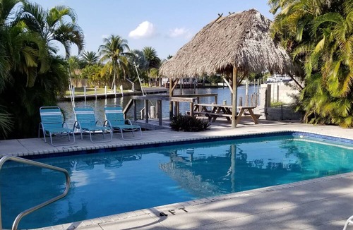 East Fort Lauderdale Apartment | Waterfront Cottage, pool, walking to the Beach and Lauderdale by the Sea Center