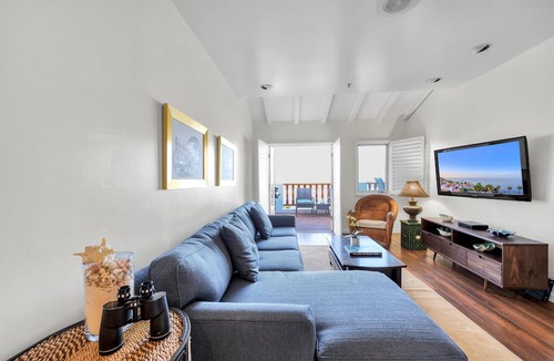 Avalon Condo | H157: Bright Villa, Sweeping Ocean Views, Golf Cart, WIFI