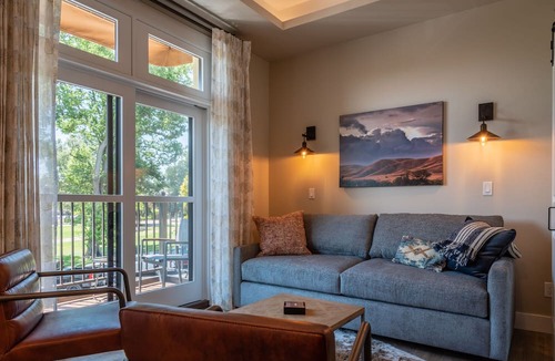 Paso Robles Condo | Paso Park Suite 201-Distinctive Balcony Suite Right in Downtown Paso Robles!
