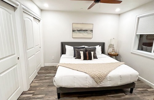 Three Rivers House | Little Bear Cottage Private,Luxury Getaway!SPA! FIRE PIT! 3 MLS FROM SNP