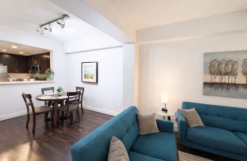 Westwood Apartment | Cozy 2BR/2BA Near UCLA & Westwood AC, Gym, and Pool
