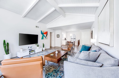 Canyon Corridor Apartment | Modern condo with mountain view, private balcony, pools