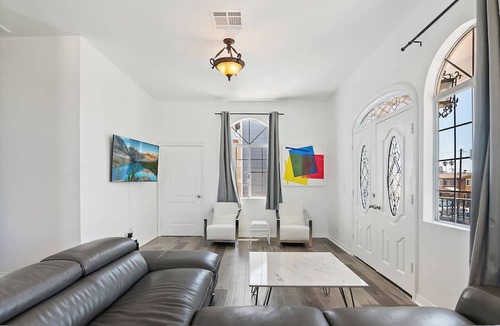 NoHo Arts District Apartment | Modern 4bedroom & 2bathroom Los Angeles unit by Universal studio & Hollywood-8