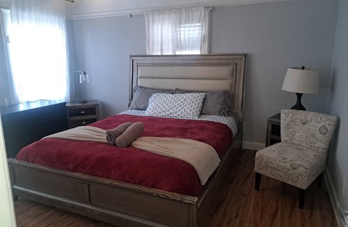 Beverly Hills Apartment | 3 bedroom plus 2 baths in Beverly hills
