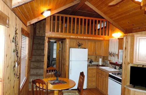Boerne Cabin | Charming Cabin Rental with Fully Equipped Kitchen near San Antonio, Texas