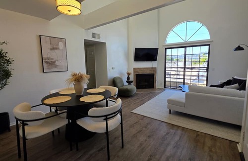 Beverly Hills Apartment | Stylish 2 bedroom + loft with rooftop patio and views near Beverly Hills