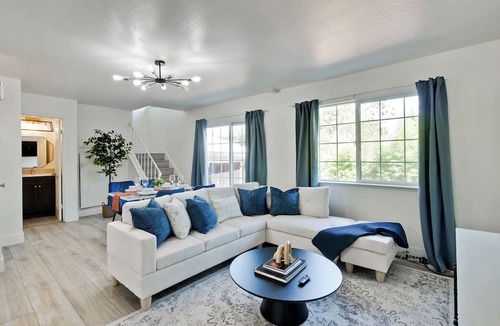 West San Jose Apartment | Modern Home near Santana Row, San Jose