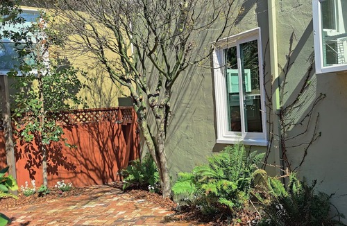 Burlingame House | 3-bedroom 2-bathroom Spanish Bungalow house in Burlingame with WiFi and AC.
