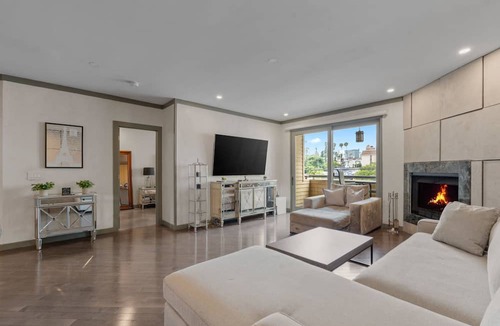 West Los Angeles Apartment | Stylish Westwood Condo | Near UCLA & Century City