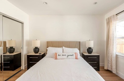 East Hollywood Apartment | Stylish Gated Retreat in East Hollywood w/Parking