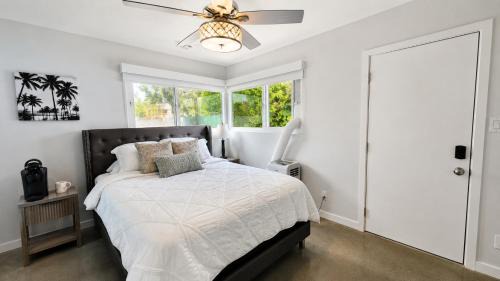 Palm Desert House | El Paseo Honeymoon Hideway