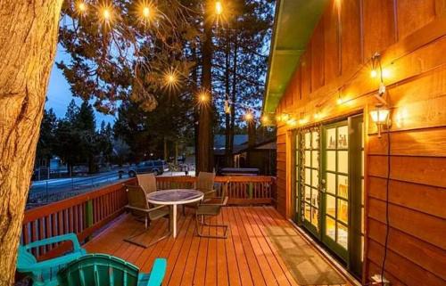 Whispering Forest House | Calm and Cozy Cabin - Cabin Retreat with Spa and Large Fenced Yard