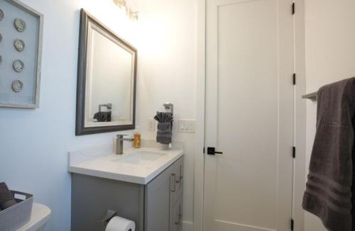 Orange House | Beautiful Home with 4 bedroom, 2 bathrooms-full amenities