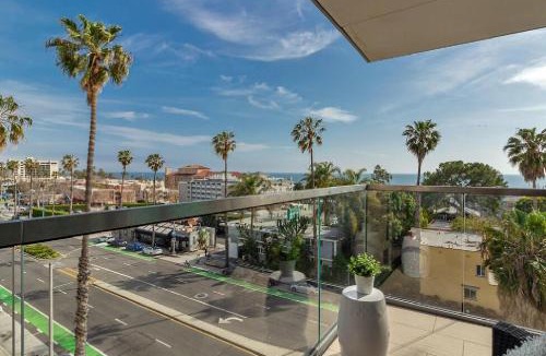 Downtown Apartment | Two Bedroom Oceanfront Retreat with Panoramic View