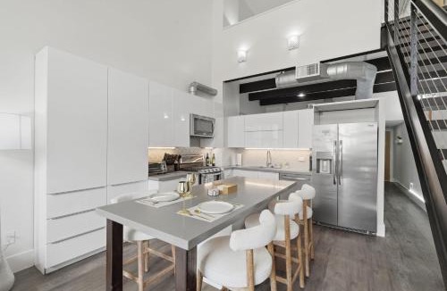 The Villas Apartment | Modern Luxury Loft facing Santana Row w/Balcony