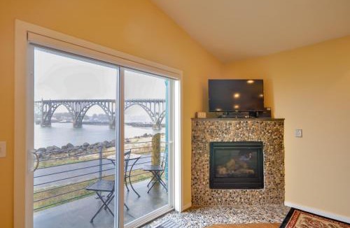Newport House | Waterfront Oregon Abode w/Balcony & Ocean Views!